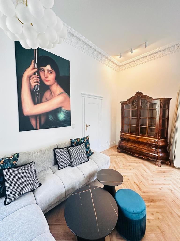 Apartament 1904 *